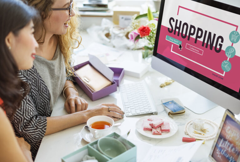 Online Shopping Cart E-Commers Concept